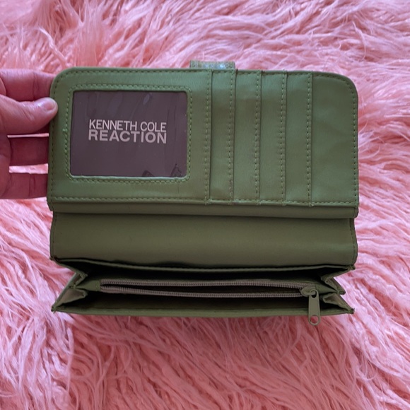 Kenneth Cole Wallet - Picture 5 of 5